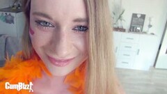 Den sexiga holländska flickvännen suger den stora svarta kuken Thumb
