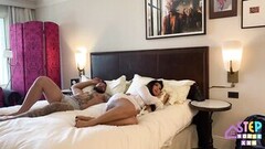 Kurvig asiatisk mamma och kåt styvson har sex på hotellet Thumb